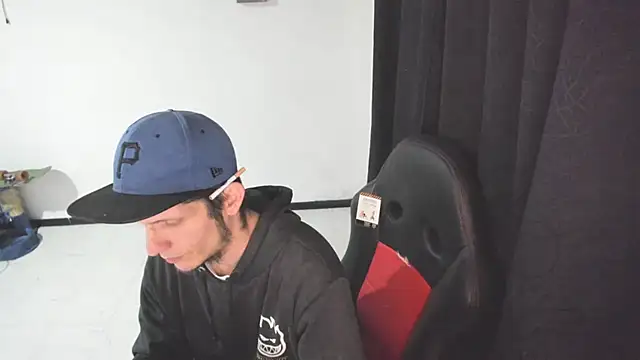 Snapshot of Jeff_Walton@xh chatting on 12-15-25, 04:39 Jeff Waltonxh online show from 12-15-25, 04:39