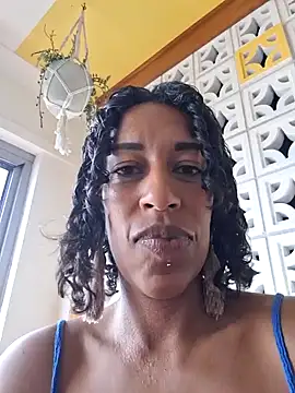 Snapshot of Goldenlace chatting on 12-18-24, 10:24 Goldenlace online show from 12-18-24, 10:24