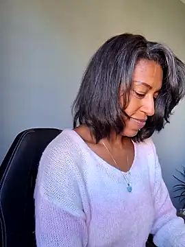 Snapshot of Goldenlace chatting on 01-13-25, 01:28 Goldenlace online show from 01-13-25, 01:28