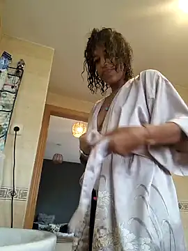 Snapshot of Goldenlace chatting on 01-27-25, 10:16 Goldenlace online show from 01-27-25, 10:16