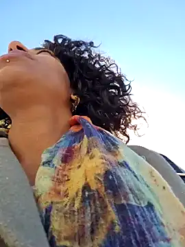 Snapshot of Goldenlace chatting on 02-04-25, 12:11 Goldenlace online show from 02-04-25, 12:11