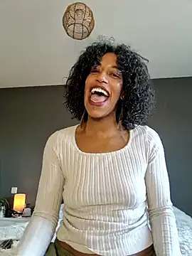 Snapshot of Goldenlace chatting on 02-14-25, 10:49 Goldenlace online show from 02-14-25, 10:49