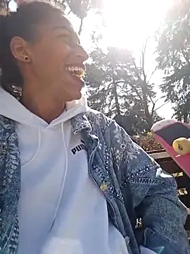 Snapshot of Goldenlace chatting on 02-20-25, 11:42 Goldenlace online show from 02-20-25, 11:42