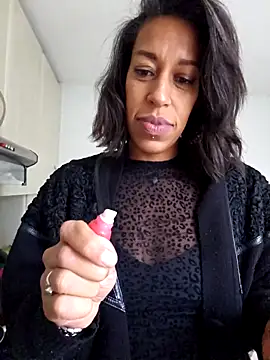 Snapshot of Goldenlace chatting on 03-07-25, 03:49 Goldenlace online show from 03-07-25, 03:49