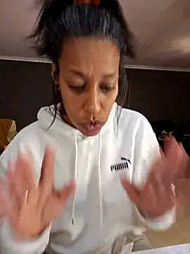 Snapshot of Goldenlace chatting on 03-20-25, 11:12 Goldenlace online show from 03-20-25, 11:12