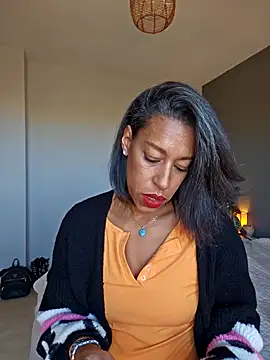 Snapshot of Goldenlace chatting on 11-03-25, 11:22 Goldenlace online show from 11-03-25, 11:22