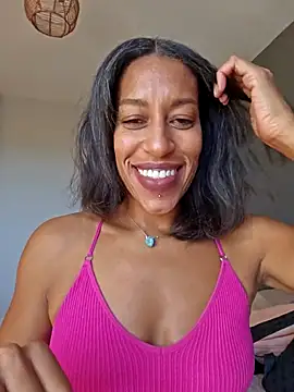 Snapshot of Goldenlace chatting on 11-04-25, 02:05 Goldenlace online show from 11-04-25, 02:05