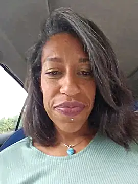 Snapshot of Goldenlace chatting on 11-05-25, 11:21 Goldenlace online show from 11-05-25, 11:21