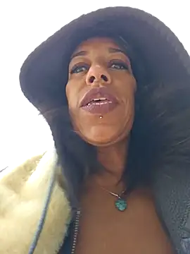 Snapshot of Goldenlace chatting on 11-24-25, 09:53 Goldenlace online show from 11-24-25, 09:53