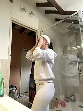 Daisy Michto Officiel online show from 02-07-25, 10:08