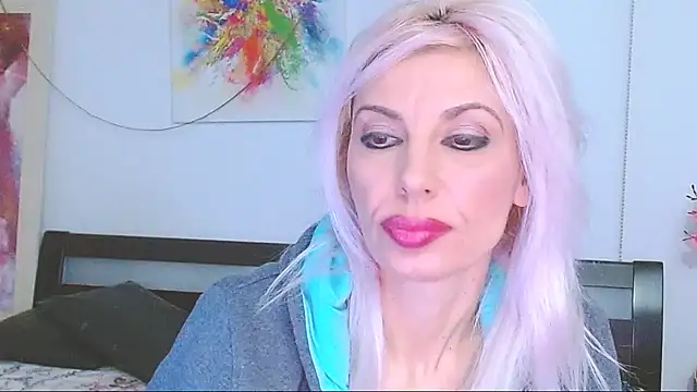 Snapshot of HoneyLara chatting on 02-19-25, 02:44 HoneyLara online show from 02-19-25, 02:44