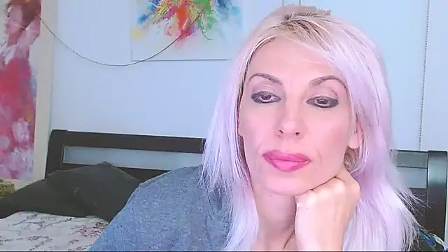 Snapshot of HoneyLara chatting on 02-19-25, 05:49 HoneyLara online show from 02-19-25, 05:49