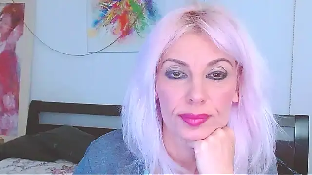 Snapshot of HoneyLara chatting on 02-19-25, 08:20 HoneyLara online show from 02-19-25, 08:20