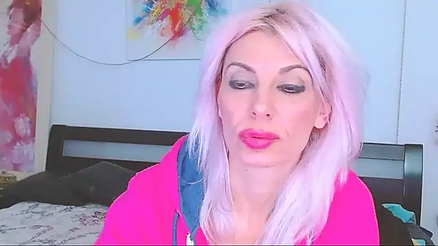 Snapshot of HoneyLara chatting on 02-20-25, 05:12 HoneyLara online show from 02-20-25, 05:12