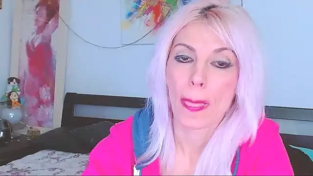 Snapshot of HoneyLara chatting on 02-20-25, 10:04 HoneyLara online show from 02-20-25, 10:04