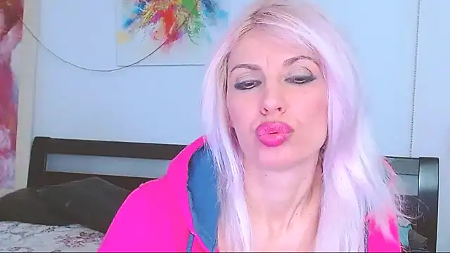 Snapshot of HoneyLara chatting on 02-21-25, 05:46 HoneyLara online show from 02-21-25, 05:46