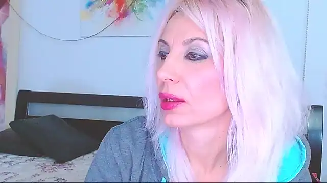 Snapshot of HoneyLara chatting on 02-22-25, 03:12 HoneyLara online show from 02-22-25, 03:12