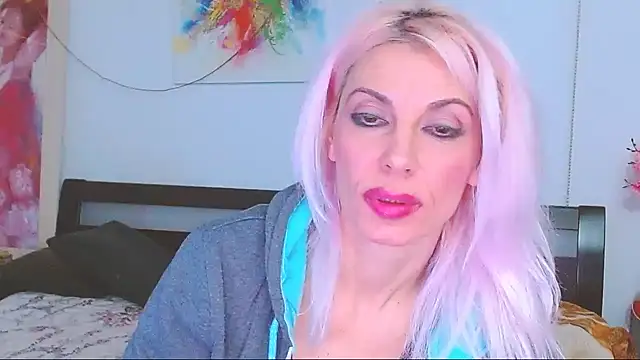 Snapshot of HoneyLara chatting on 02-23-25, 02:18 HoneyLara online show from 02-23-25, 02:18