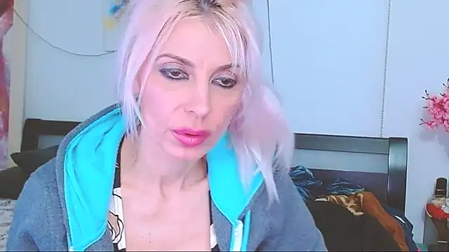 Snapshot of HoneyLara chatting on 02-24-25, 05:33 HoneyLara online show from 02-24-25, 05:33