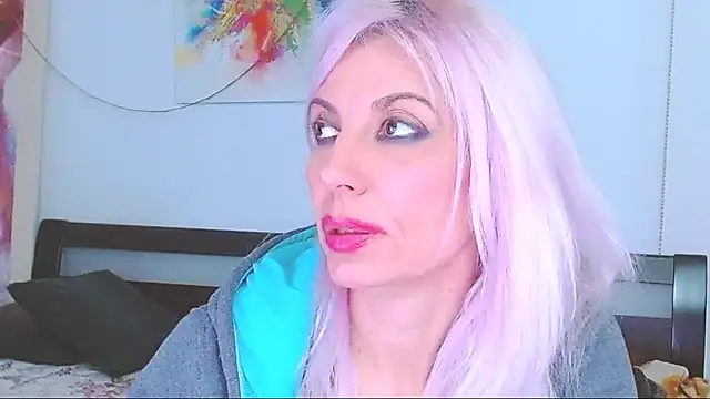 Snapshot of HoneyLara chatting on 02-25-25, 05:08 HoneyLara online show from 02-25-25, 05:08