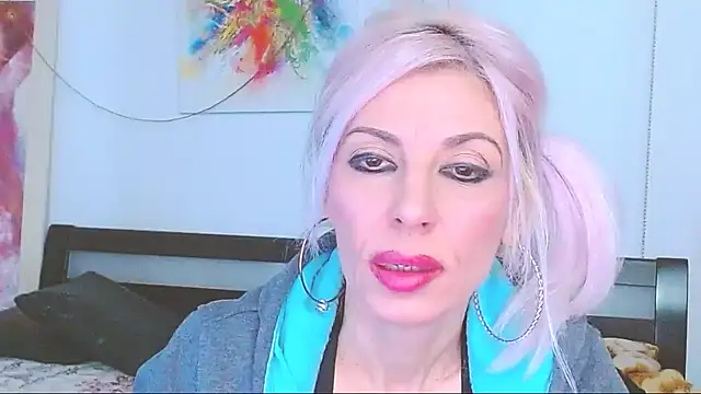 Snapshot of HoneyLara chatting on 02-25-25, 11:22 HoneyLara online show from 02-25-25, 11:22