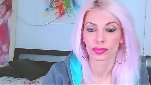 Snapshot of HoneyLara chatting on 02-28-25, 06:54 HoneyLara online show from 02-28-25, 06:54