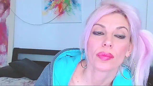 Snapshot of HoneyLara chatting on 03-06-25, 01:05 HoneyLara online show from 03-06-25, 01:05