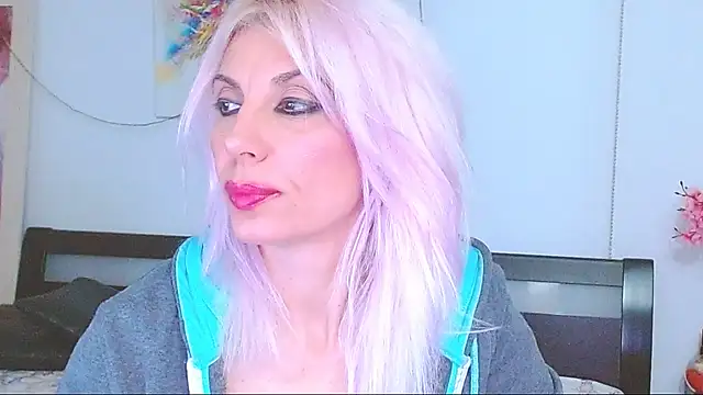 Snapshot of HoneyLara chatting on 03-07-25, 01:31 HoneyLara online show from 03-07-25, 01:31