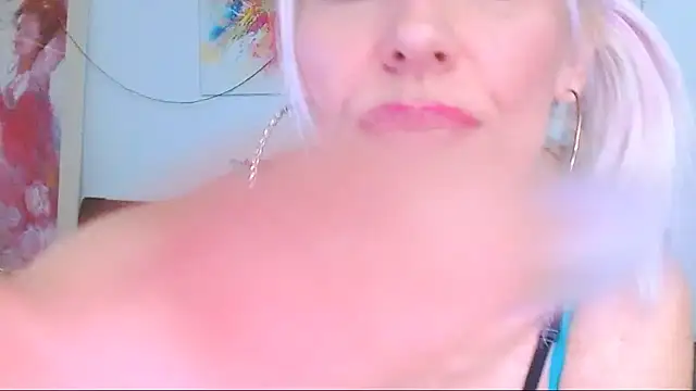 Snapshot of HoneyLara chatting on 03-09-25, 08:18 HoneyLara online show from 03-09-25, 08:18