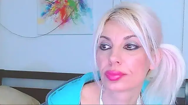 Snapshot of HoneyLara chatting on 03-13-25, 03:11 HoneyLara online show from 03-13-25, 03:11