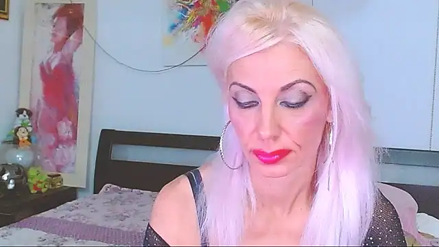 Snapshot of HoneyLara chatting on 09-14-25, 08:52 HoneyLara online show from 09-14-25, 08:52