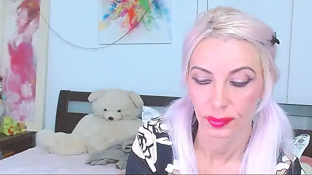 Snapshot of HoneyLara chatting on 10-05-25, 08:40 HoneyLara online show from 10-05-25, 08:40