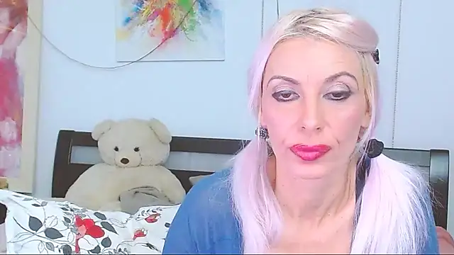 Snapshot of HoneyLara chatting on 10-06-25, 08:50 HoneyLara online show from 10-06-25, 08:50