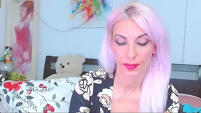 Snapshot of HoneyLara chatting on 10-09-25, 08:18 HoneyLara online show from 10-09-25, 08:18