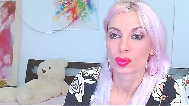 Snapshot of HoneyLara chatting on 10-10-25, 08:52 HoneyLara online show from 10-10-25, 08:52