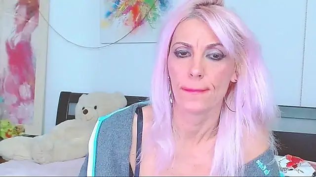 Snapshot of HoneyLara chatting on 10-12-25, 07:13 HoneyLara online show from 10-12-25, 07:13