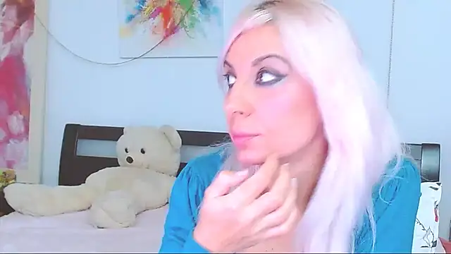 Snapshot of HoneyLara chatting on 10-16-25, 11:17 HoneyLara online show from 10-16-25, 11:17