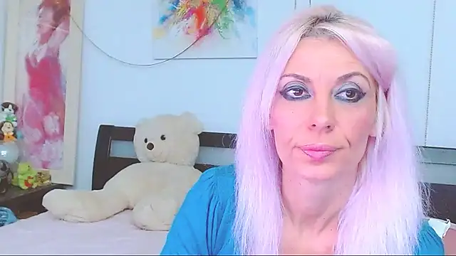 Snapshot of HoneyLara chatting on 10-17-25, 08:55 HoneyLara online show from 10-17-25, 08:55