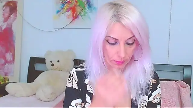 Snapshot of HoneyLara chatting on 10-19-25, 08:53 HoneyLara online show from 10-19-25, 08:53