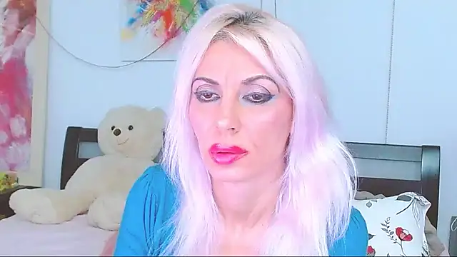 Snapshot of HoneyLara chatting on 10-20-25, 07:03 HoneyLara online show from 10-20-25, 07:03