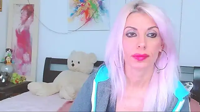 Snapshot of HoneyLara chatting on 10-26-25, 07:09 HoneyLara online show from 10-26-25, 07:09