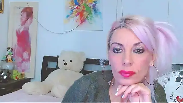 Snapshot of HoneyLara chatting on 10-27-25, 09:19 HoneyLara online show from 10-27-25, 09:19