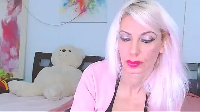 Snapshot of HoneyLara chatting on 12-16-25, 12:15 HoneyLara online show from 12-16-25, 12:15