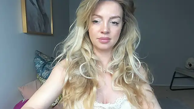 Snapshot of BelieveinEmliy chatting on 01-12-25, 05:11 BelieveinEmliy online show from 01-12-25, 05:11