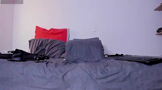 Snapshot of Cloudy_pigDude chatting on 03-07-25, 06:22 Cloudy pigDude online show from 03-07-25, 06:22