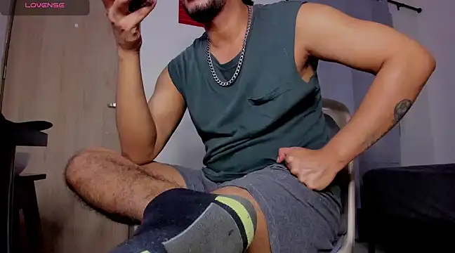 Snapshot of Cloudy_pigDude chatting on 03-21-25, 09:23 Cloudy pigDude online show from 03-21-25, 09:23