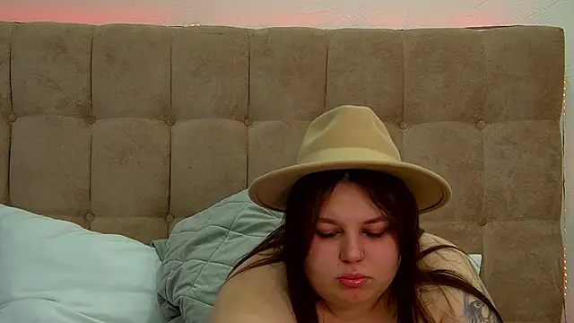 Snapshot of LillianKim chatting on 03-07-25, 10:21 LillianKim online show from 03-07-25, 10:21