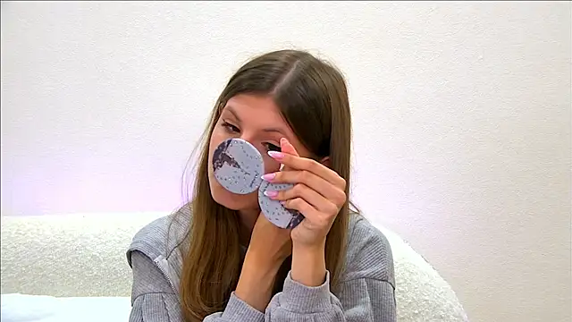 Snapshot of LillianKim chatting on 09-09-25, 08:47 LillianKim online show from 09-09-25, 08:47