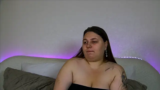 Snapshot of LillianKim chatting on 10-06-25, 06:22 LillianKim online show from 10-06-25, 06:22