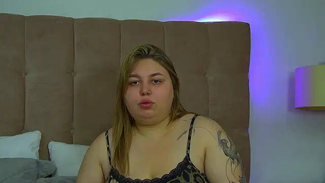 Snapshot of LillianKim chatting on 11-06-25, 06:31 LillianKim online show from 11-06-25, 06:31